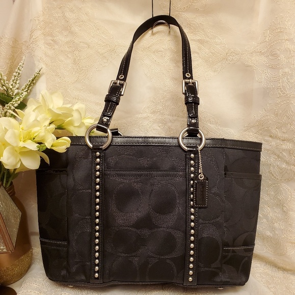 Coach Handbags - Coach Canvas Tote 🌟2🆓️Gifts!🌟 Included